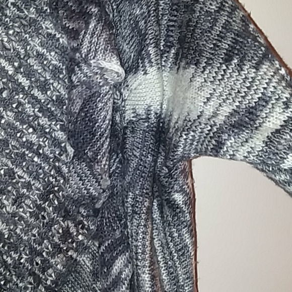 Eyes catching sweater Small - Picture 10 of 10